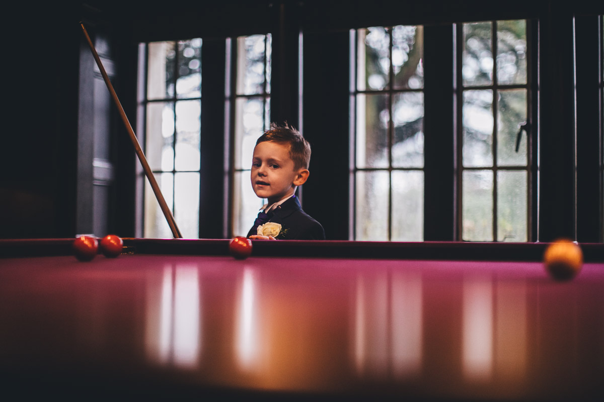 pageboy plays pool