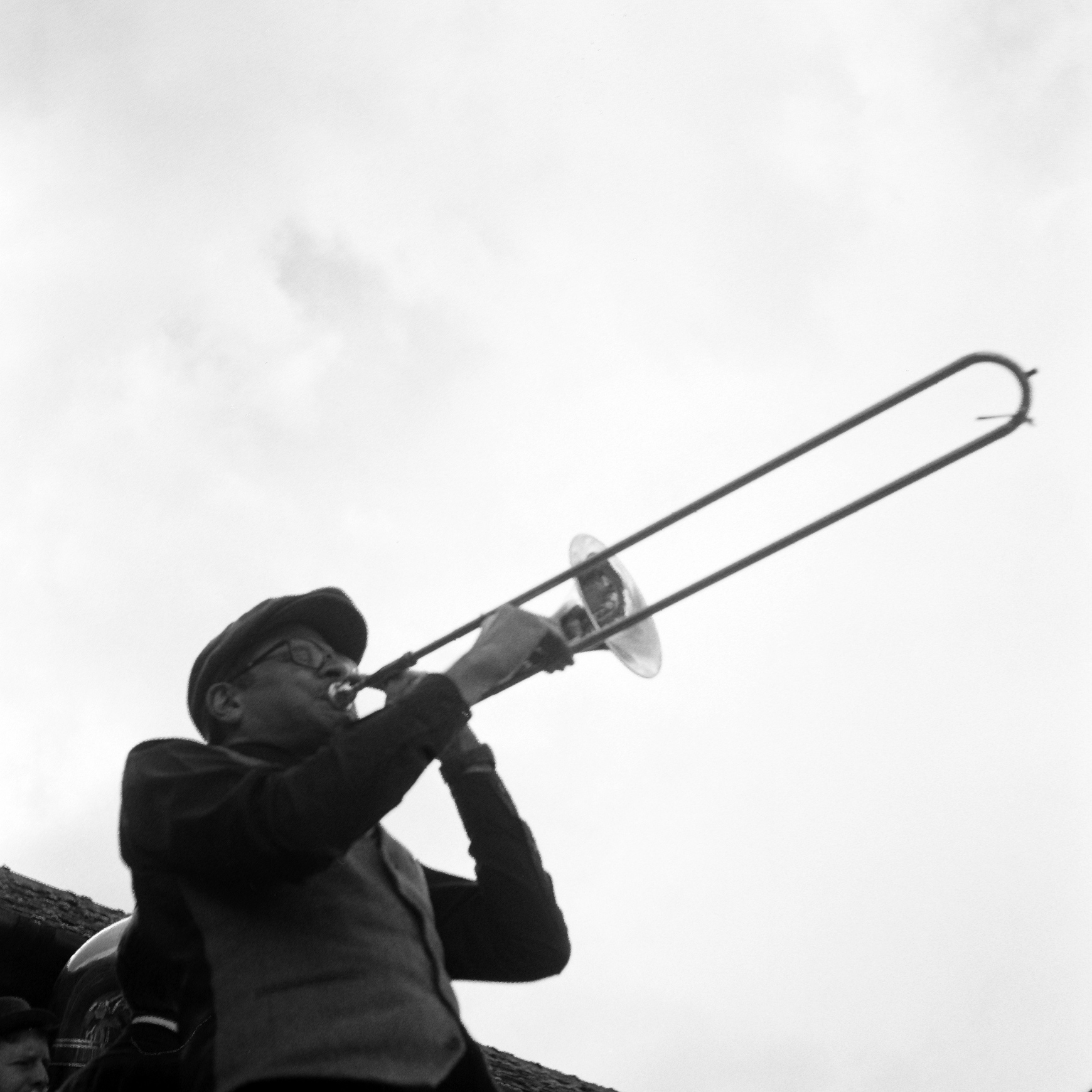 trombone silouette