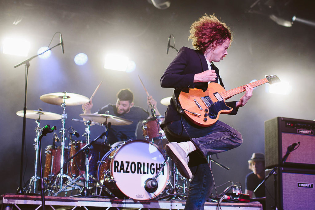 razorlight perform live on stage