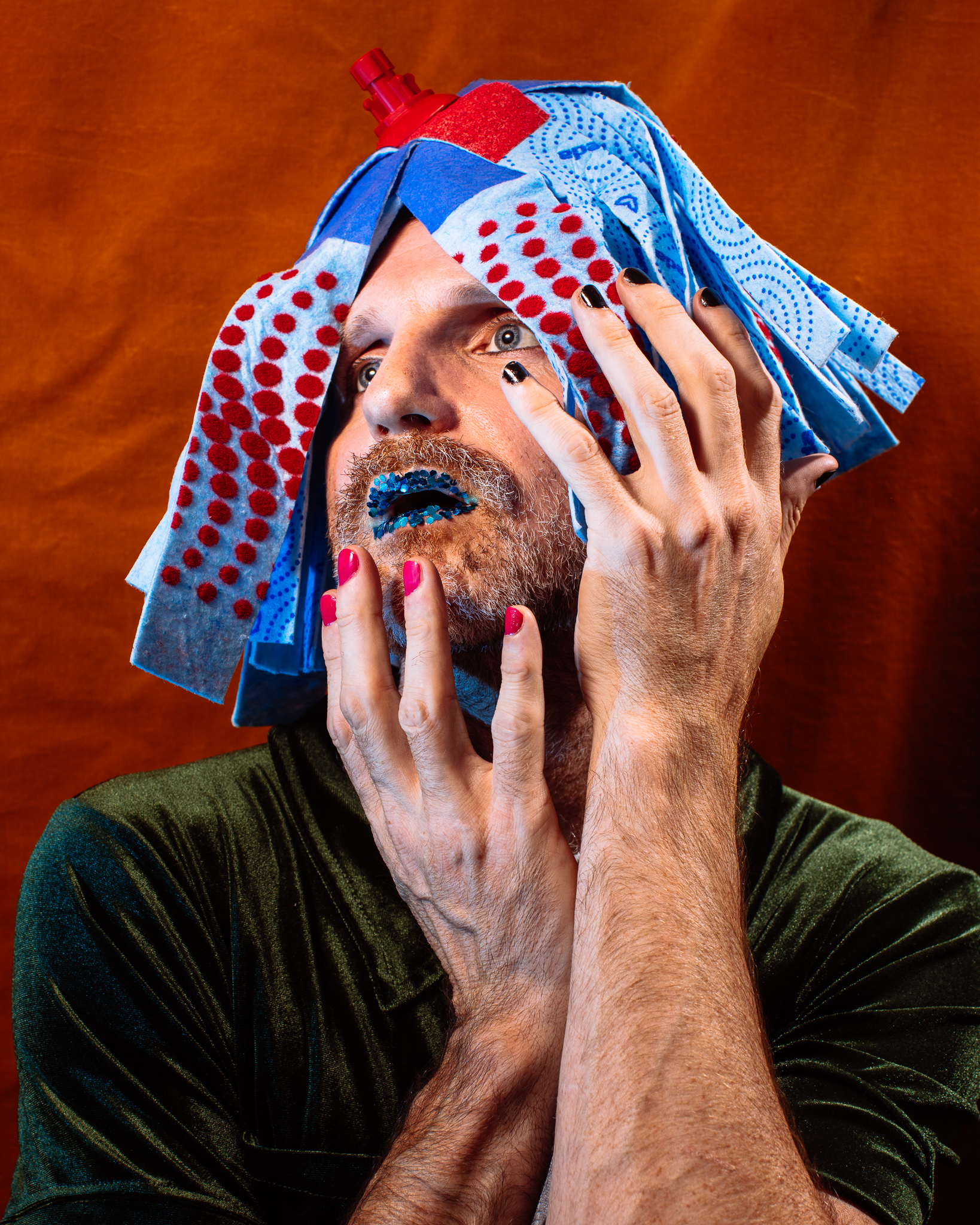 drag homo alone image using a vileda mop as a wig