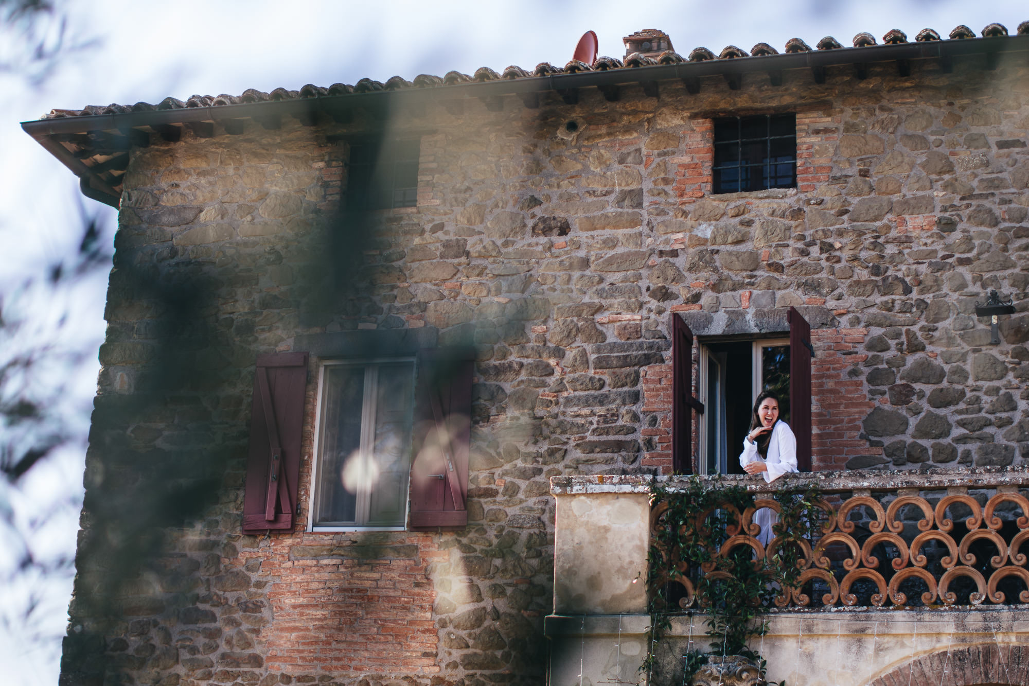 bride on balcony of casa bruciata italy