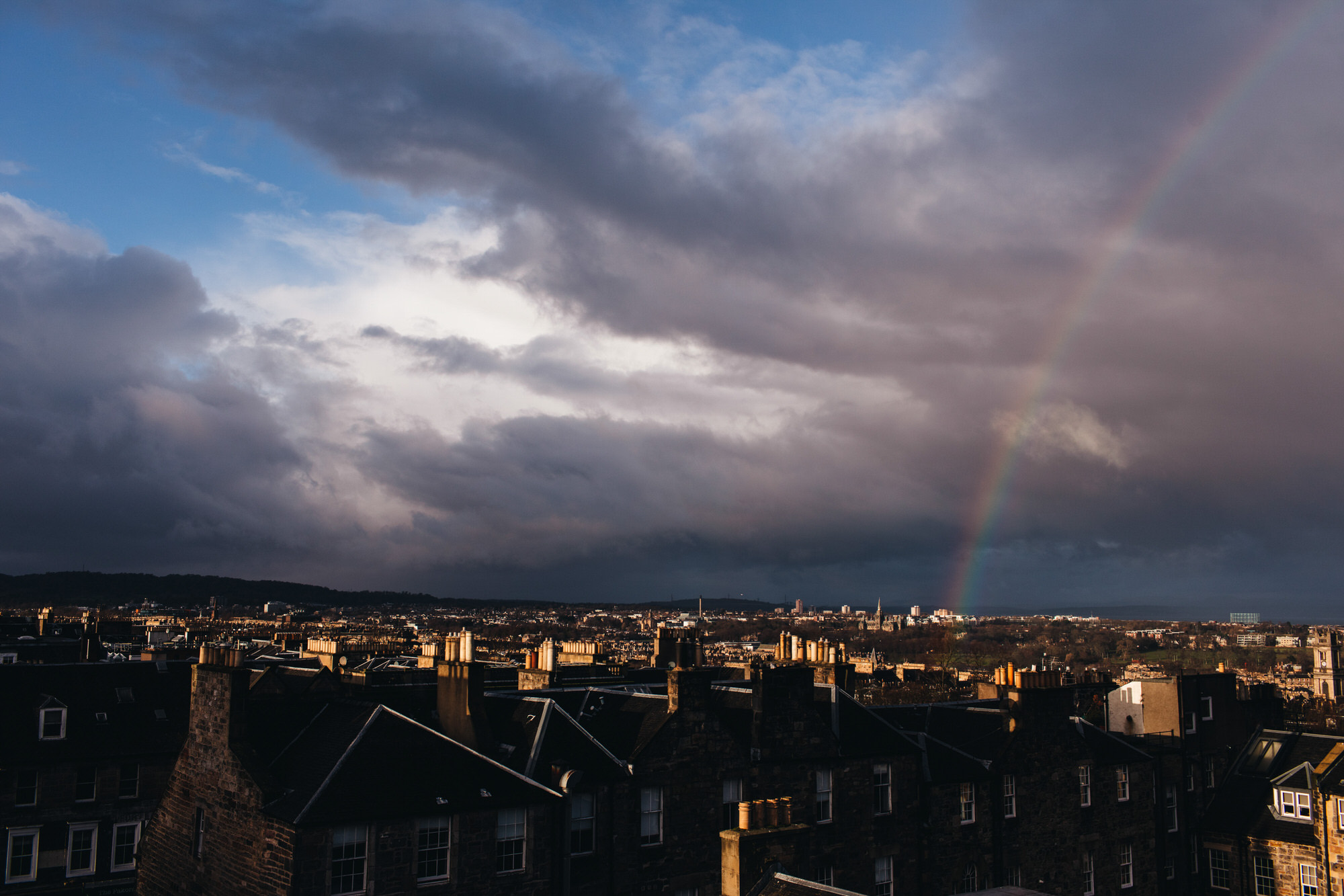 rainbow over edinburgh skyline