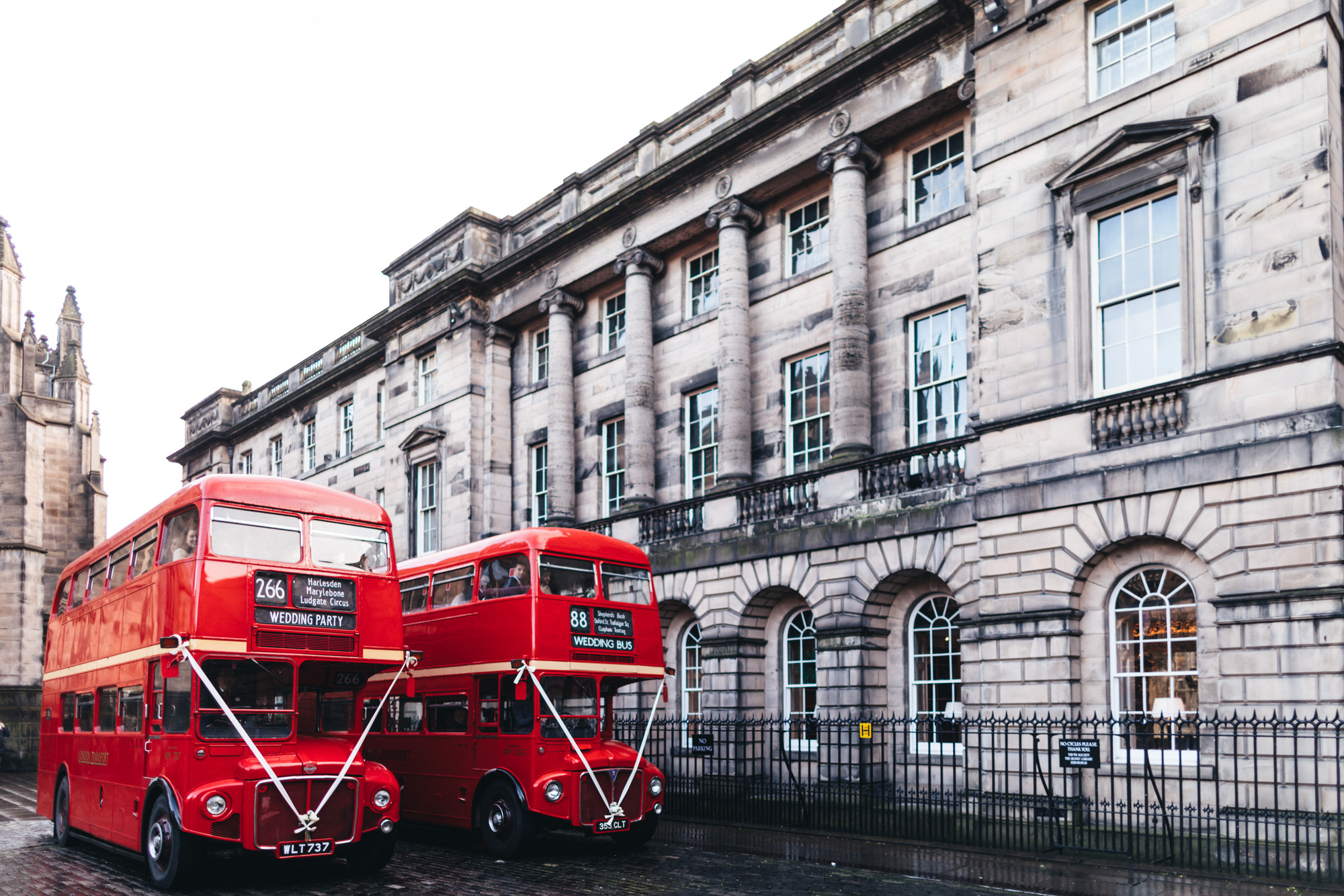 red buses outside the signet library edinburgh